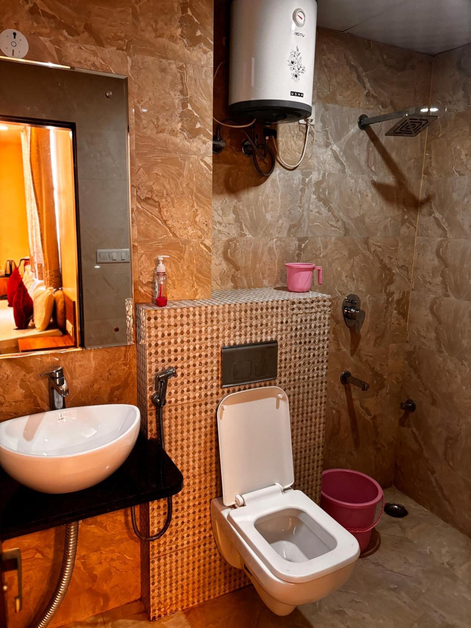 Hotel Gulabi Nagri, Malviya Nagar, ジャイプール エクステリア 写真