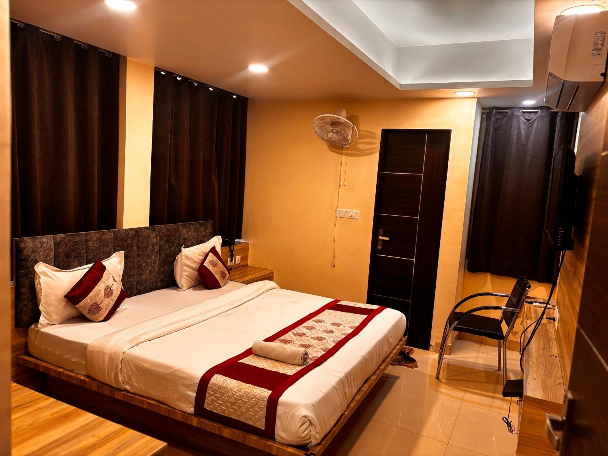 Hotel Gulabi Nagri, Malviya Nagar, ジャイプール エクステリア 写真