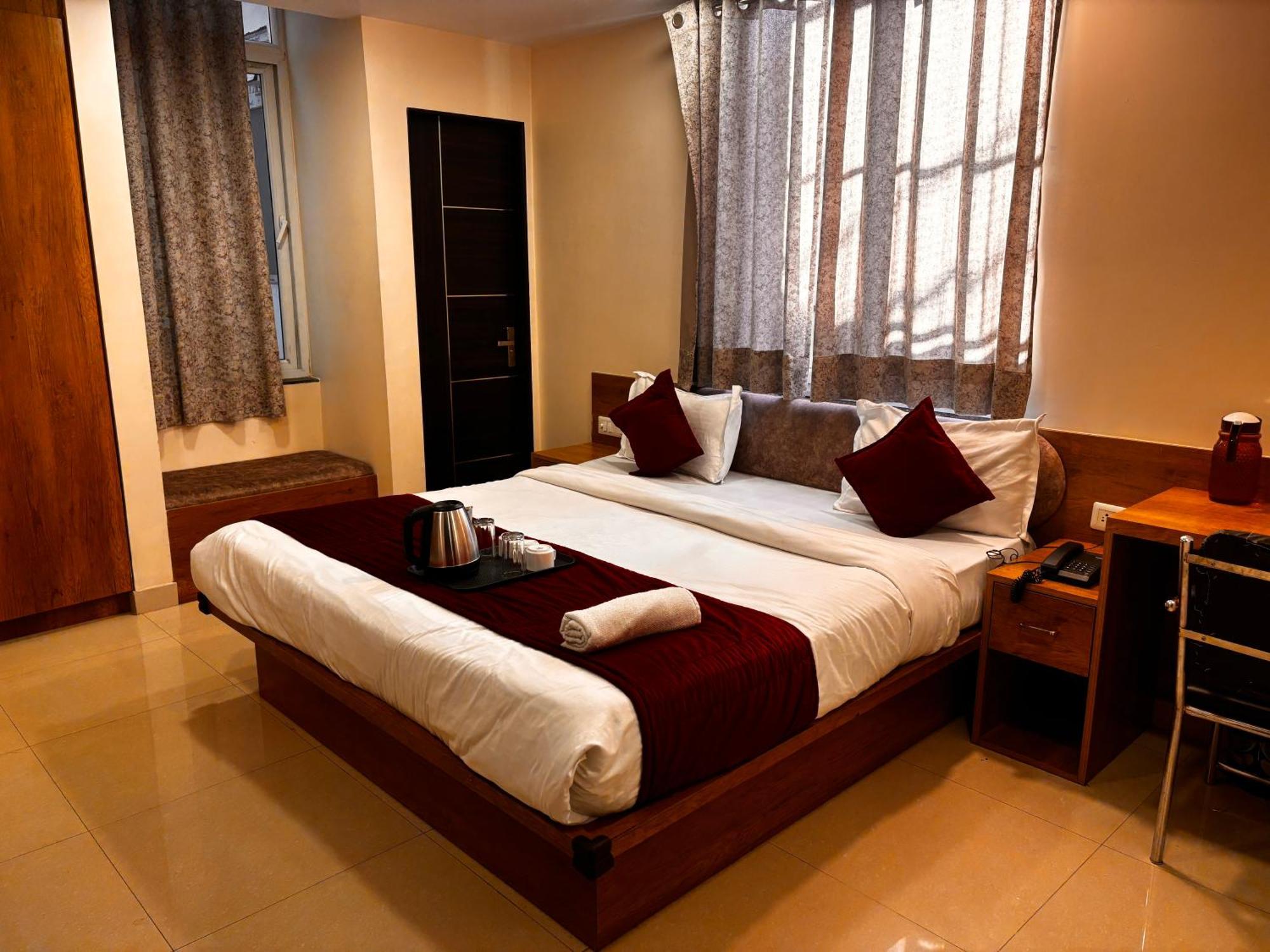 Hotel Gulabi Nagri, Malviya Nagar, ジャイプール エクステリア 写真