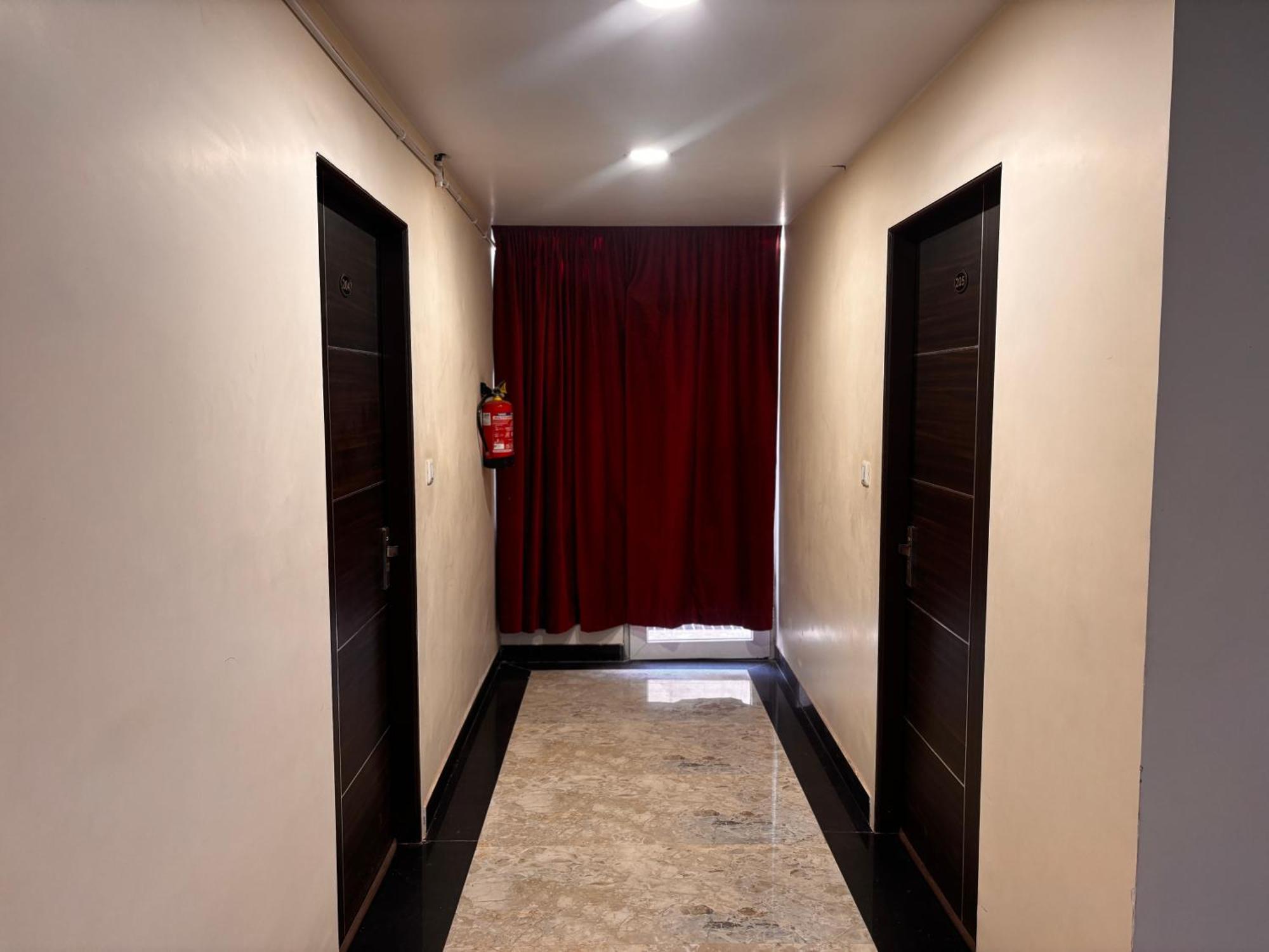Hotel Gulabi Nagri, Malviya Nagar, ジャイプール エクステリア 写真