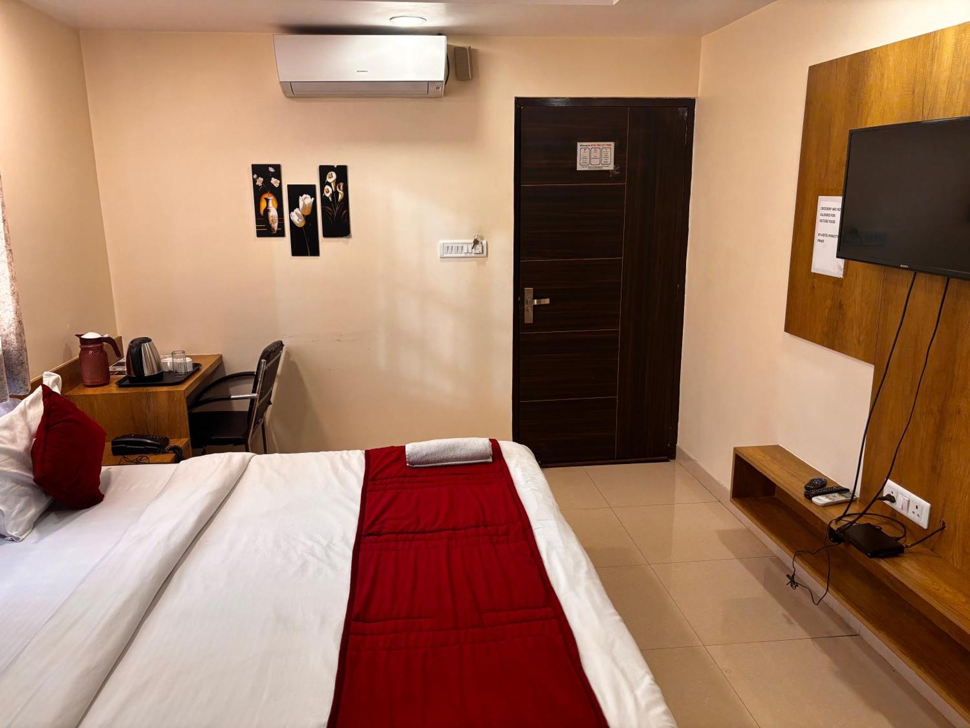 Hotel Gulabi Nagri, Malviya Nagar, ジャイプール エクステリア 写真